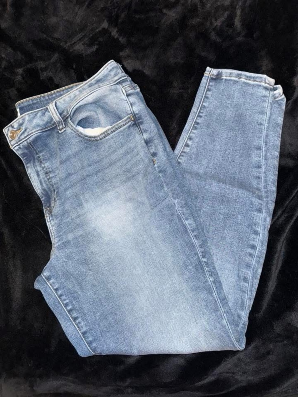 Mid Rise Light Wash Women’s Jeans - Classic Slim Fit